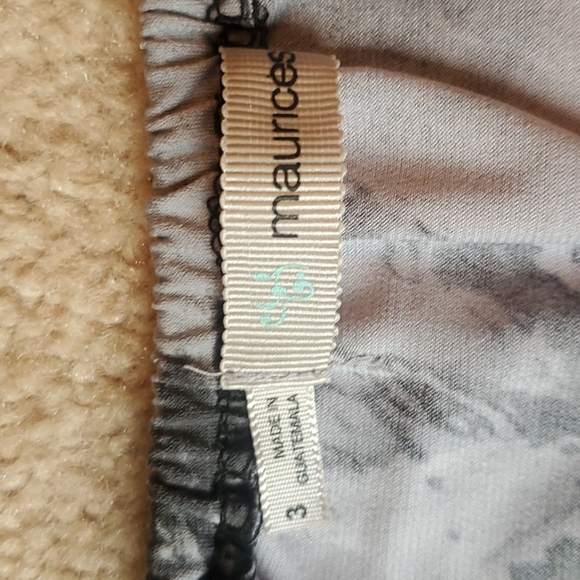 Maurices size 3 geometric abstract design blouse - Picture 5 of 6